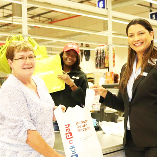 Pick n Pay donates to RNF